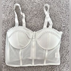 White corset top with pearl details size M in women’s
